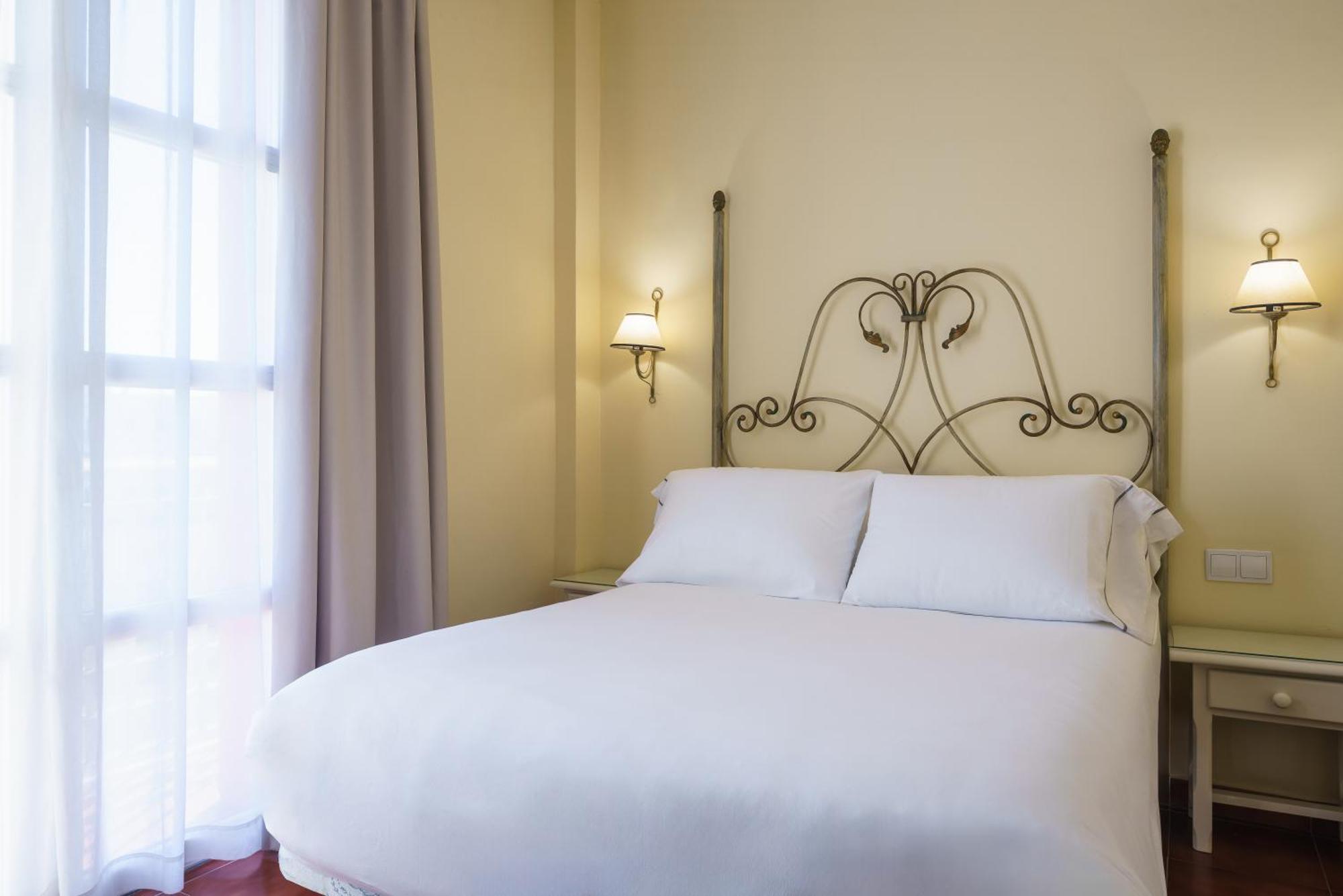 Crisol Chiclana Hotel Chiclana de la Frontera Bagian luar foto